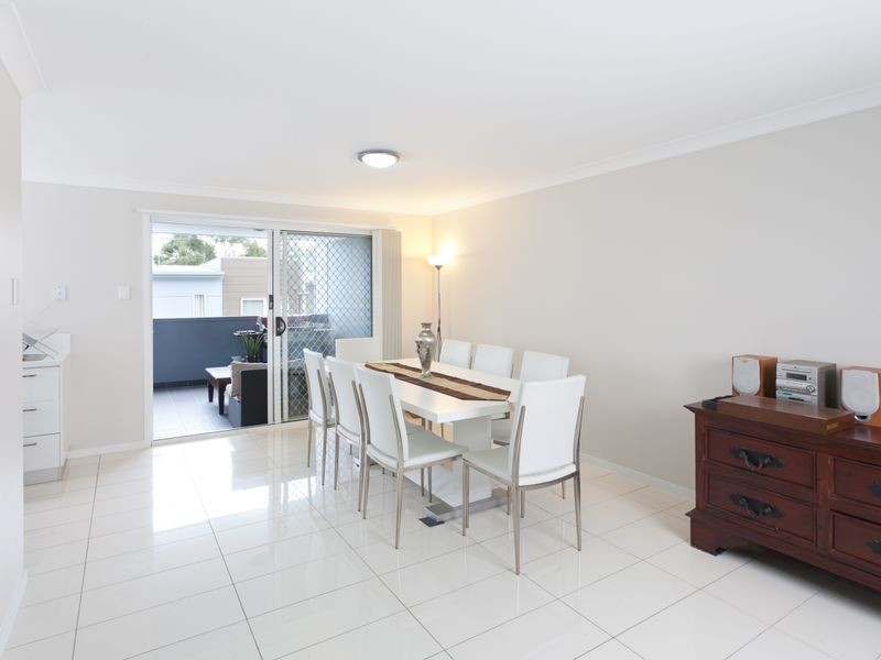 2/108 Nicholson Street, Greenslopes QLD 4120