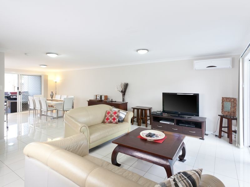 2/108 Nicholson Street, Greenslopes QLD 4120