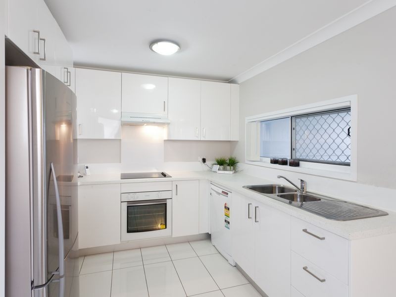 2/108 Nicholson Street, Greenslopes QLD 4120
