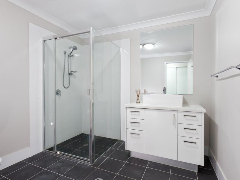 2/108 Nicholson Street, Greenslopes QLD 4120