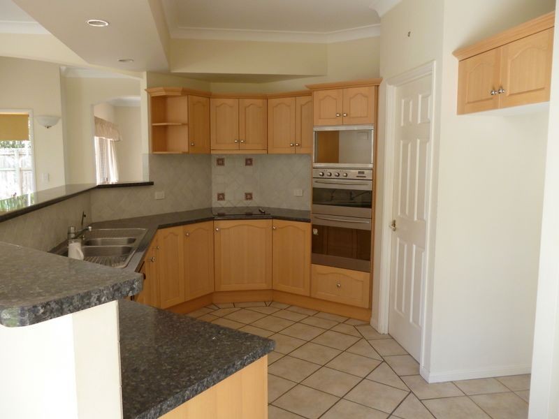 237 Cribb Road, Carindale QLD 4152