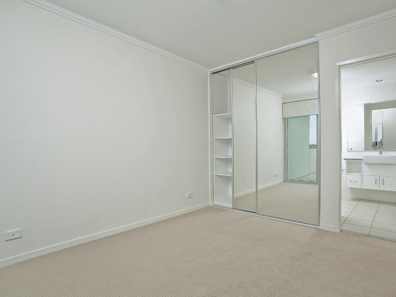 96/95 Clarence Road, Indooroopilly QLD 4068