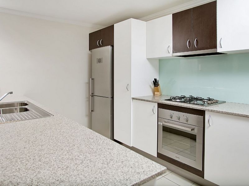 96/95 Clarence Road, Indooroopilly QLD 4068