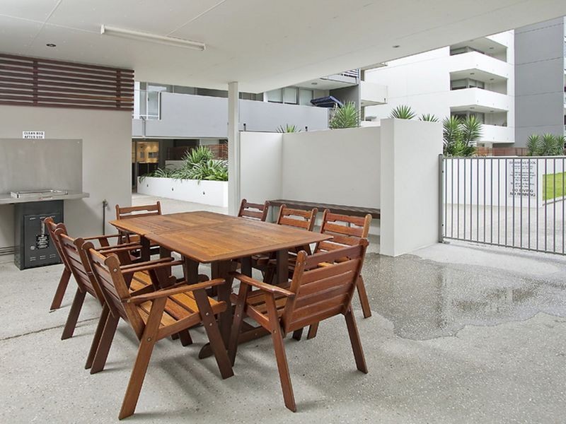 96/95 Clarence Road, Indooroopilly QLD 4068