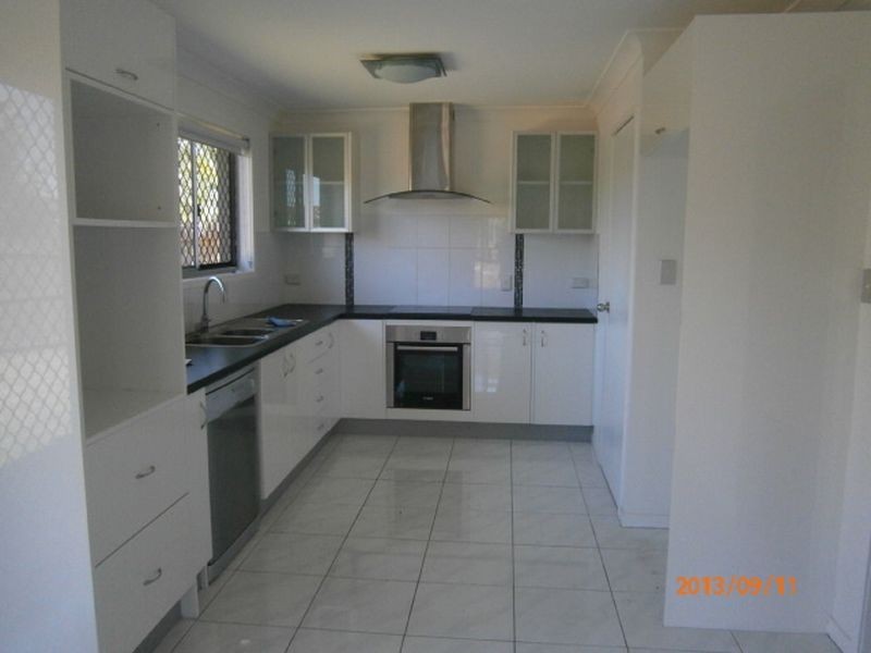 2 Miena Close, Riverhills QLD 4074