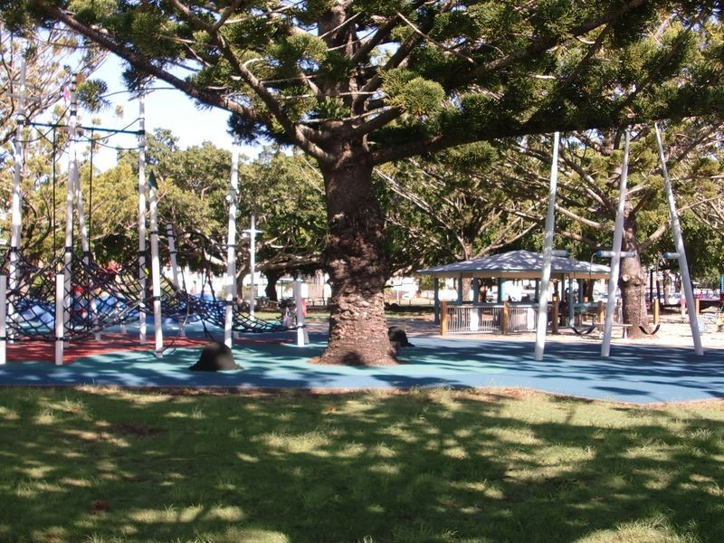 1-2 & 3/11 Emsworth Street, Wynnum QLD 4178