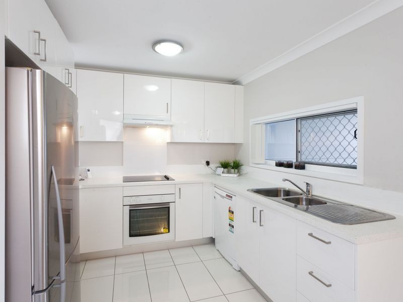 2/108 Nicholson Street, Greenslopes QLD 4120