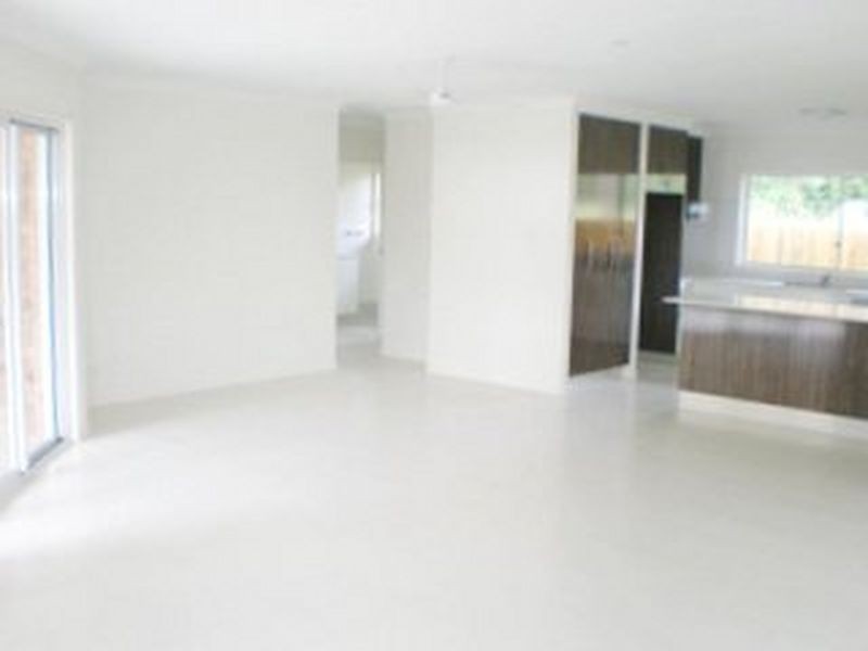 10 Krystelle Court, Oxley QLD 4075