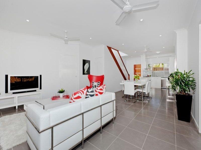 2/66 Days Avenue, Yeronga QLD 4104