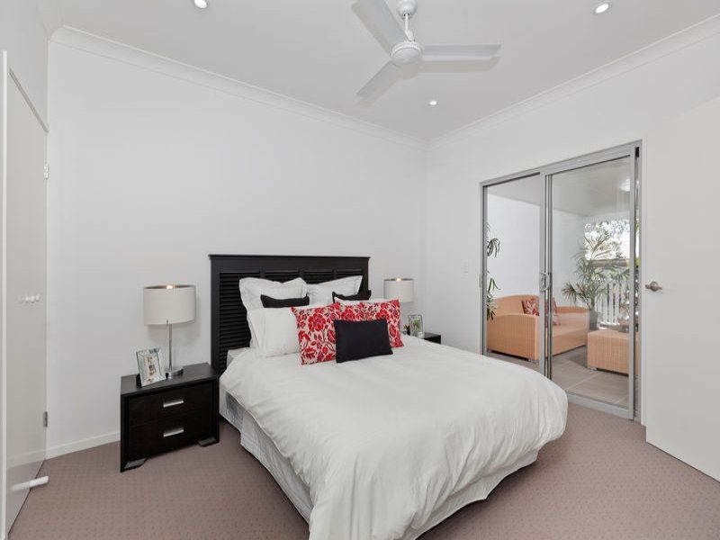 2/66 Days Avenue, Yeronga QLD 4104