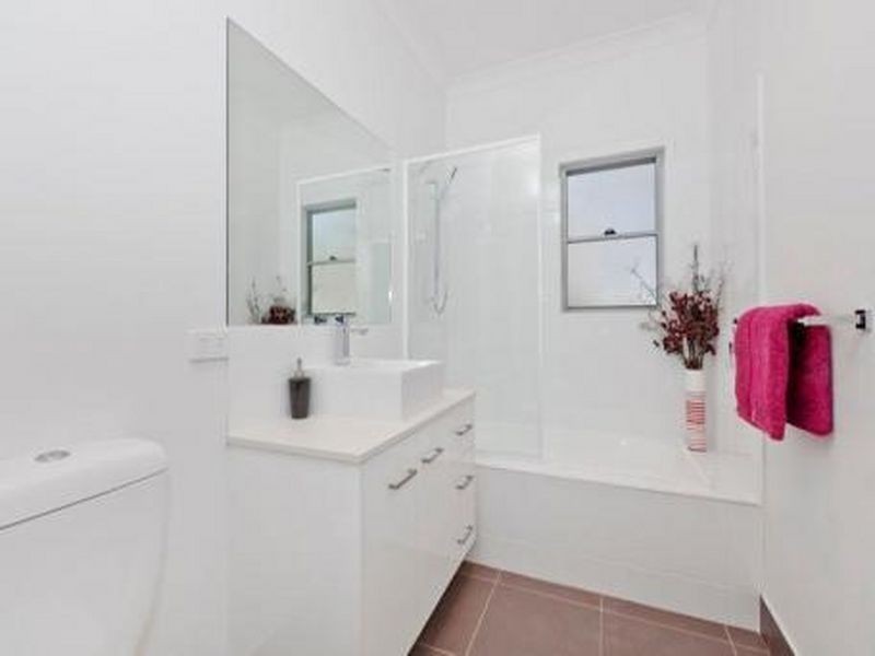 2/66 Days Avenue, Yeronga QLD 4104