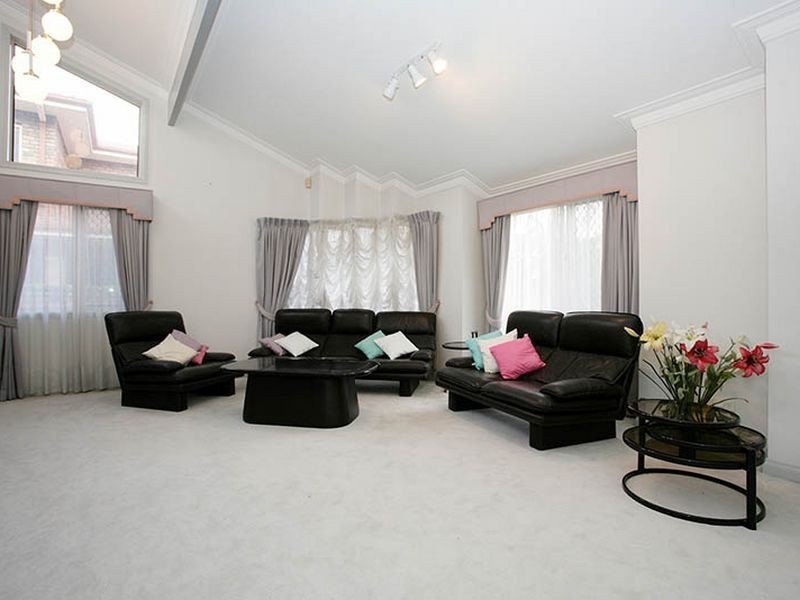 16 Delfin Drive, Macgregor QLD 4109