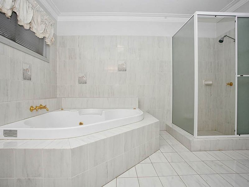 16 Delfin Drive, Macgregor QLD 4109