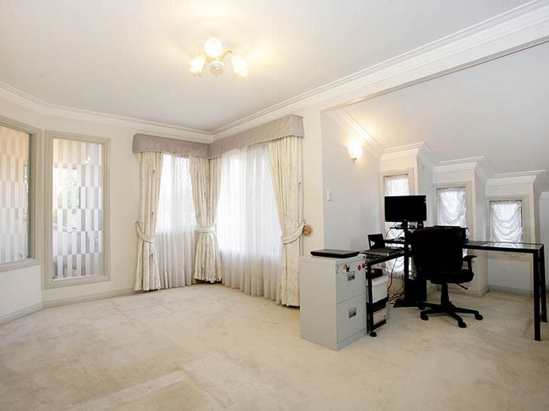 16 Delfin Drive, Macgregor QLD 4109