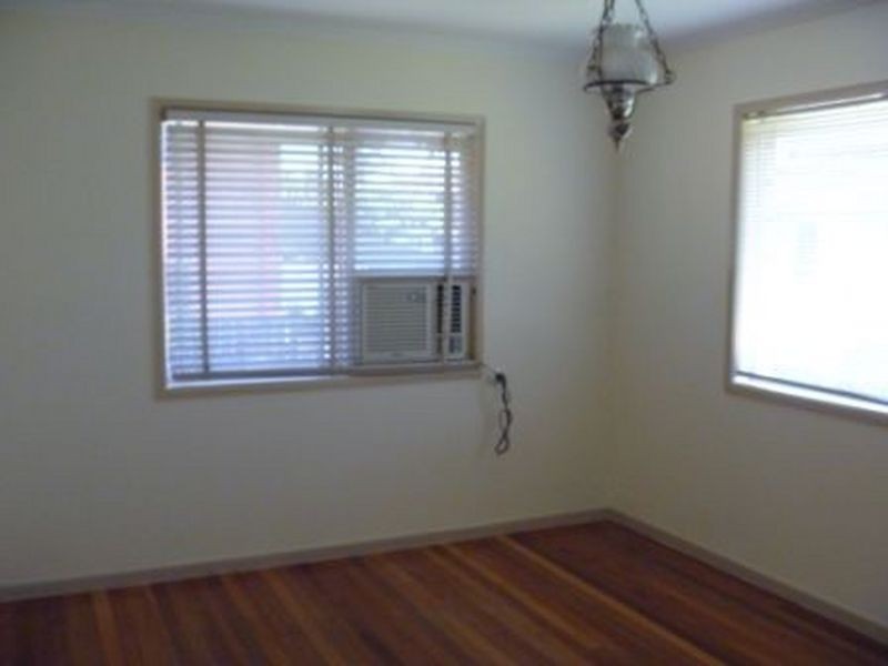 523 Mains Road, Macgregor QLD 4109