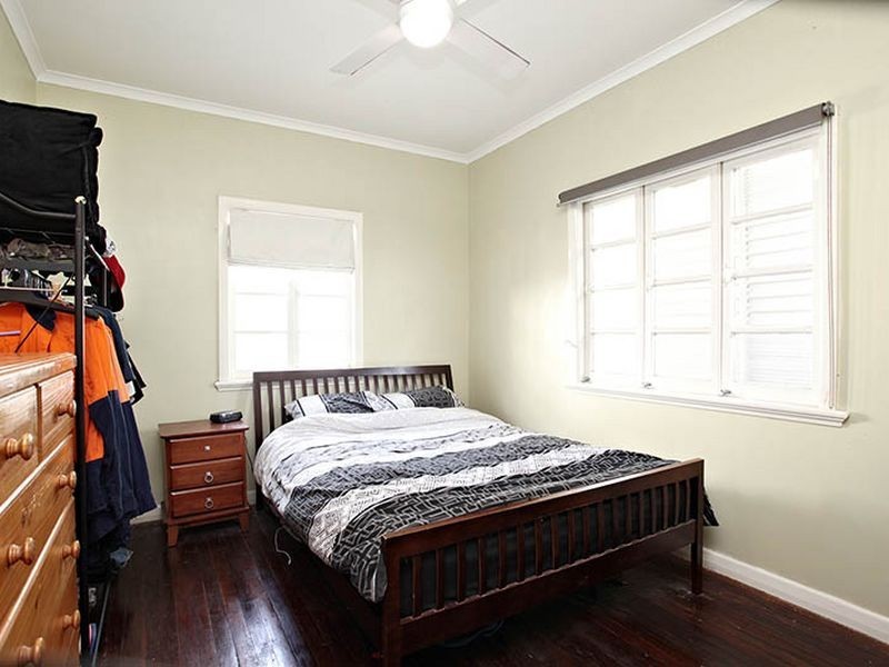 146 Shore Street North, Cleveland QLD 4163