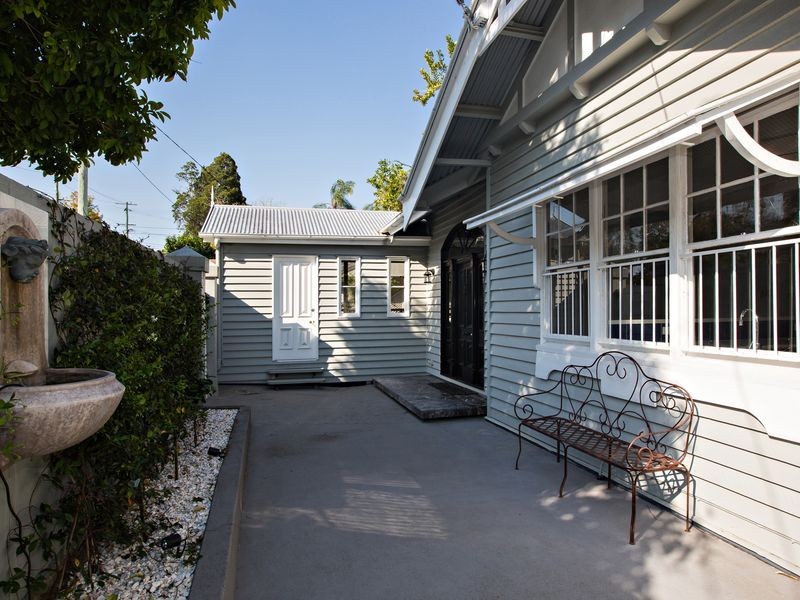 120 Simpsons Road, Bardon QLD 4065