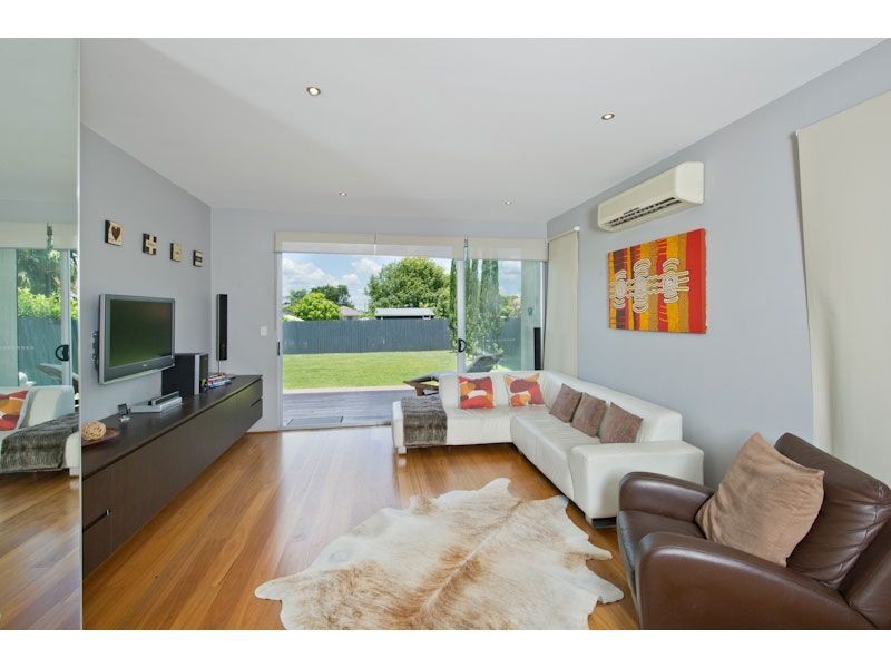 72 King Arthur Terrace, Tennyson QLD 4105