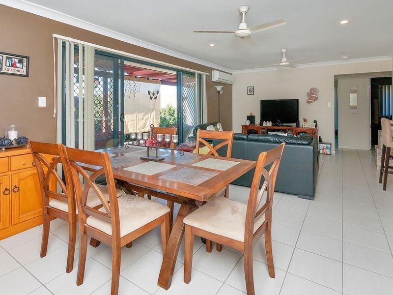 1/3 Coombe Close, Redbank Plains QLD 4301