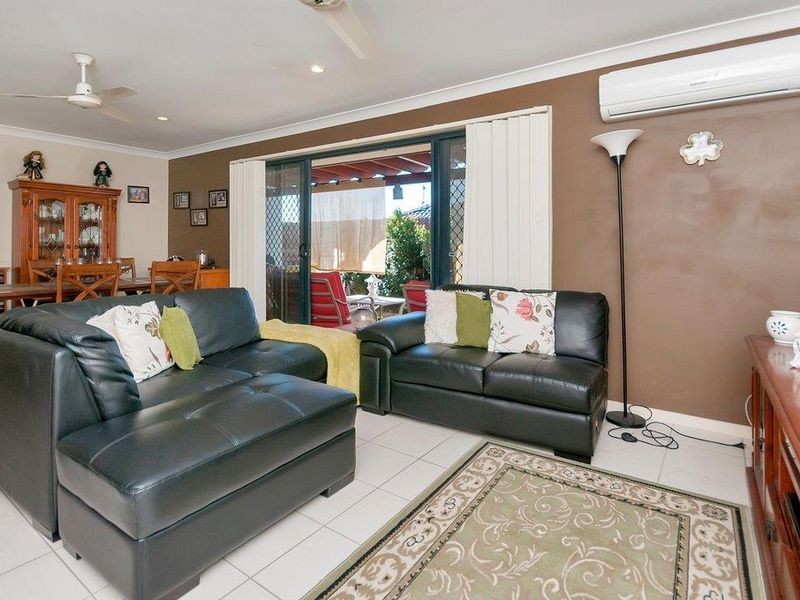 1/3 Coombe Close, Redbank Plains QLD 4301