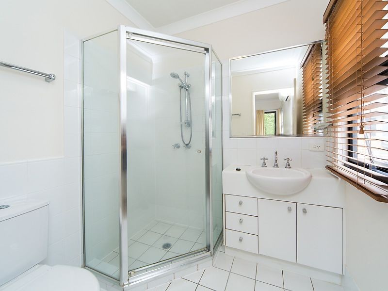 5/122 Central Avenue, Indooroopilly QLD 4068