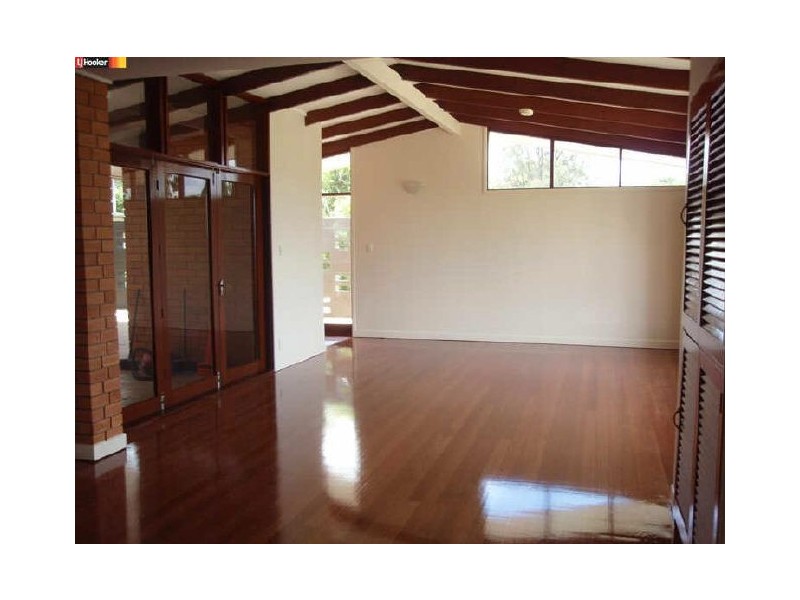 33 Dauphin Terrace, Highgate Hill QLD 4101