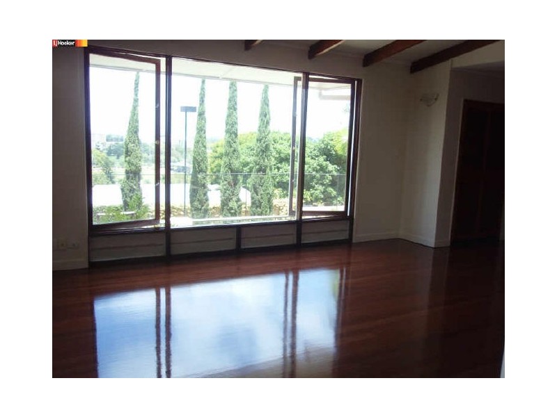 33 Dauphin Terrace, Highgate Hill QLD 4101