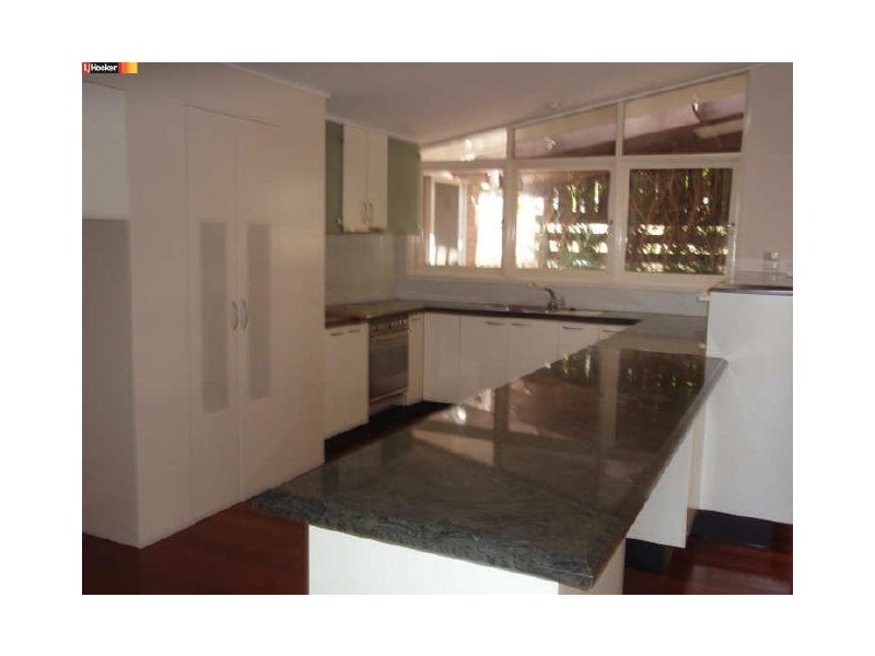 33 Dauphin Terrace, Highgate Hill QLD 4101