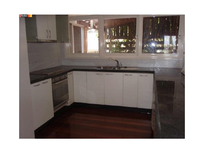 33 Dauphin Terrace, Highgate Hill QLD 4101