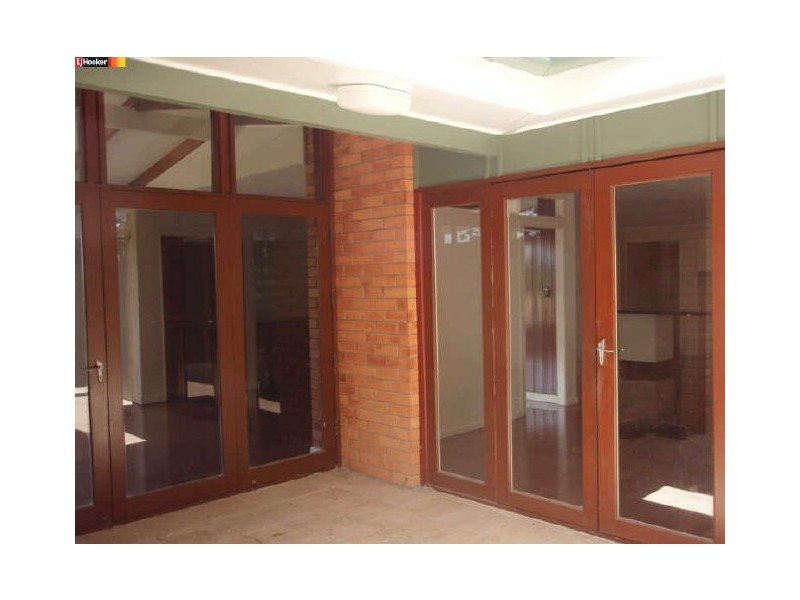 33 Dauphin Terrace, Highgate Hill QLD 4101