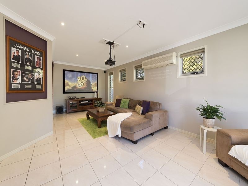 40 Christopher Place, Sinnamon Park QLD 4073