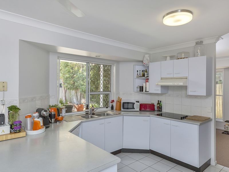 98 Glen Ross Road, Sinnamon Park QLD 4073