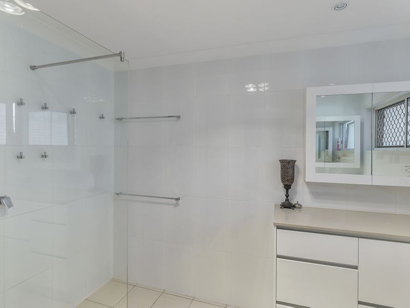 98 Glen Ross Road, Sinnamon Park QLD 4073