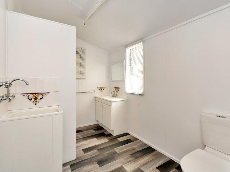 8 Hill Street, North Ipswich QLD 4305
