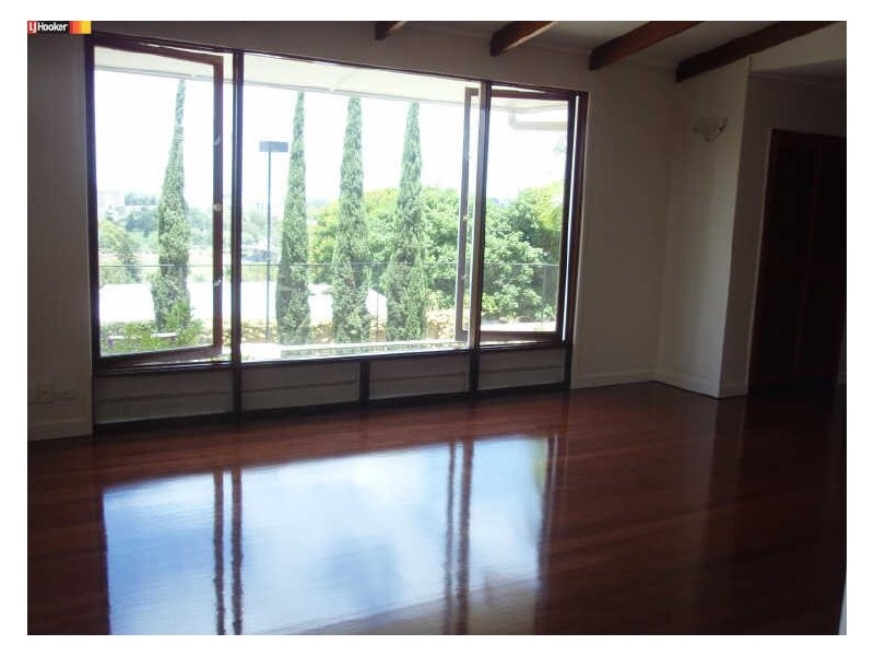 33 Dauphin Terrace, Highgate Hill QLD 4101