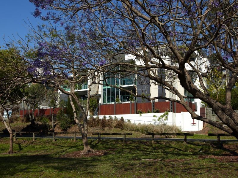10/74 Dengate Lane, St Lucia QLD 4067