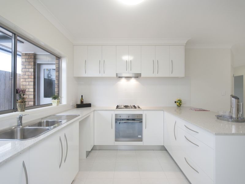 10 Krystelle Court, Oxley QLD 4075