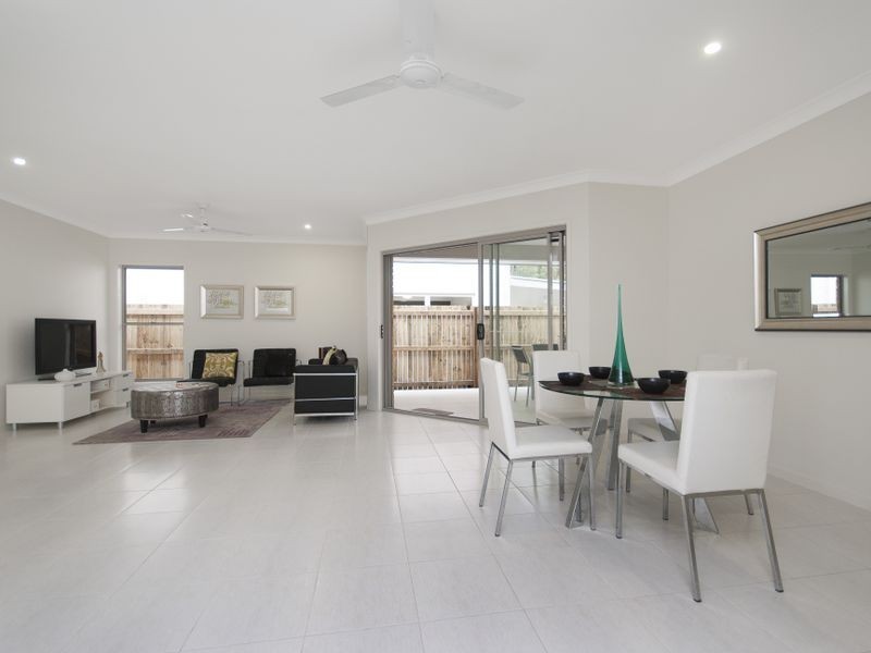 10 Krystelle Court, Oxley QLD 4075