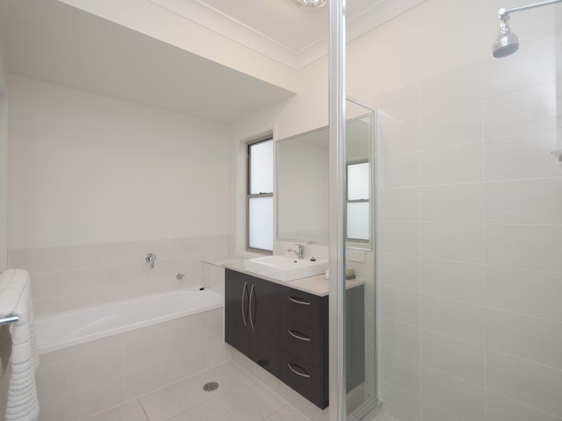 10 Krystelle Court, Oxley QLD 4075