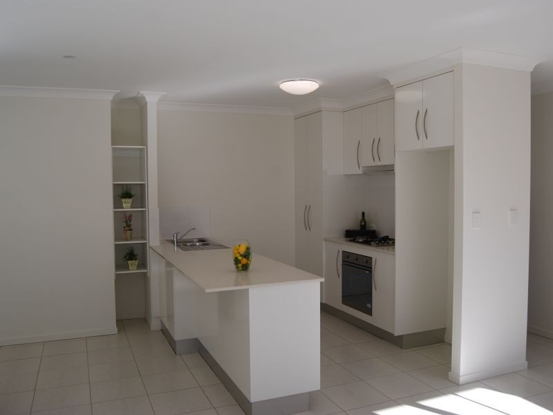 Oxley QLD 4075