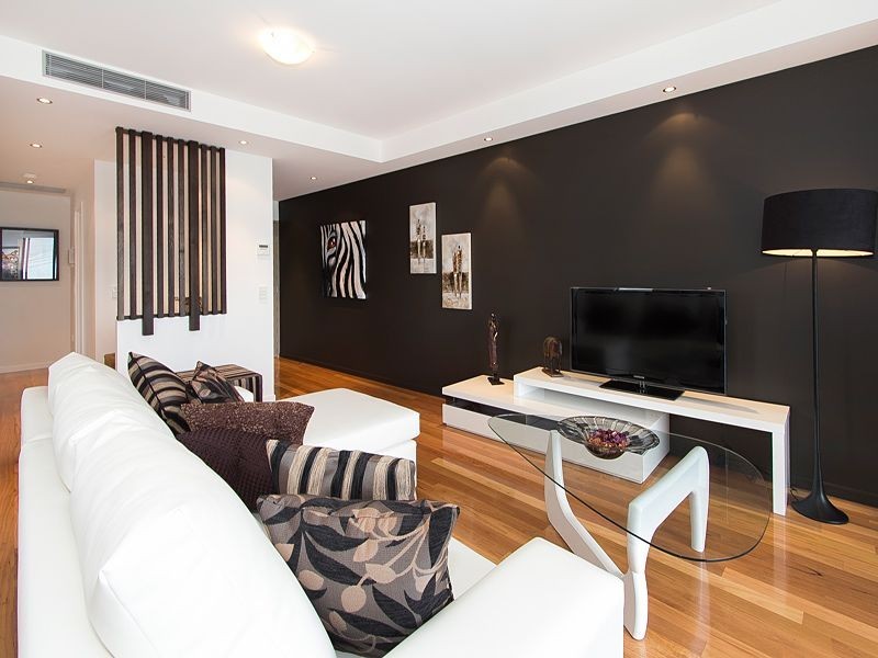 2/29 Central Avenue, Indooroopilly QLD 4068