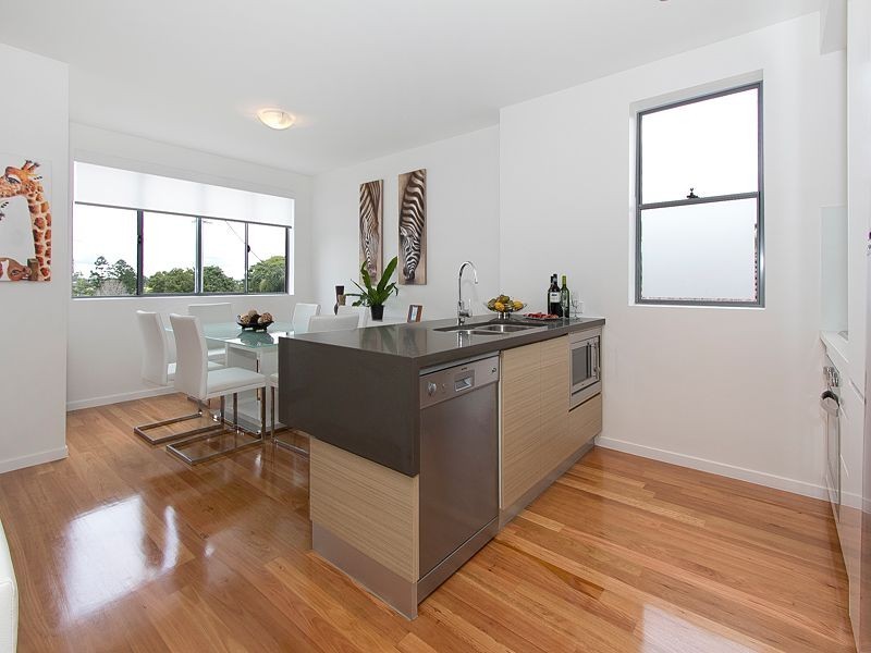 2/29 Central Avenue, Indooroopilly QLD 4068