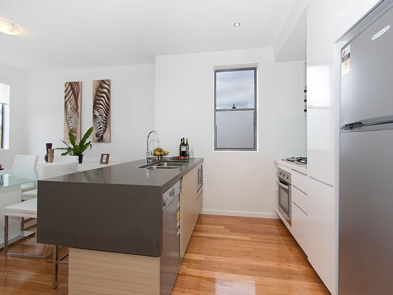 2/29 Central Avenue, Indooroopilly QLD 4068