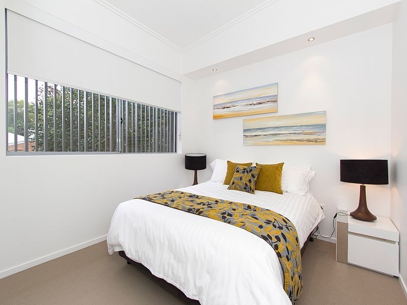 2/29 Central Avenue, Indooroopilly QLD 4068