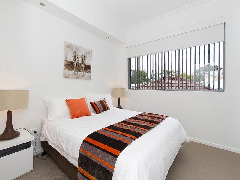 2/29 Central Avenue, Indooroopilly QLD 4068