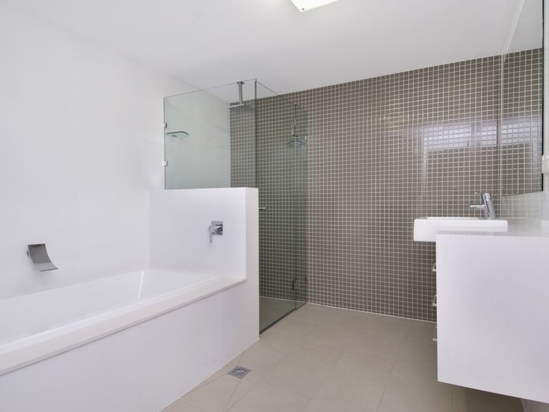 Waterfront Place, Sandstone Point QLD 4511