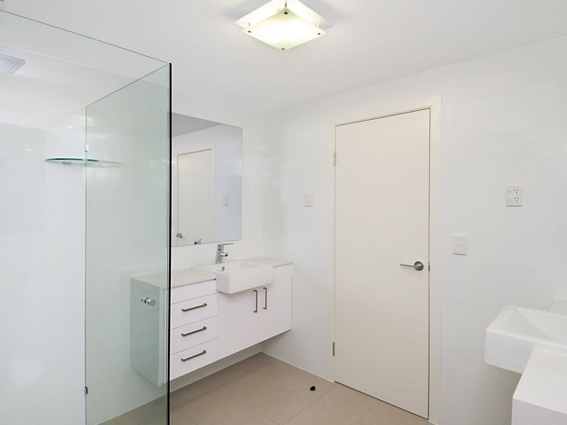 Waterfront Place, Sandstone Point QLD 4511
