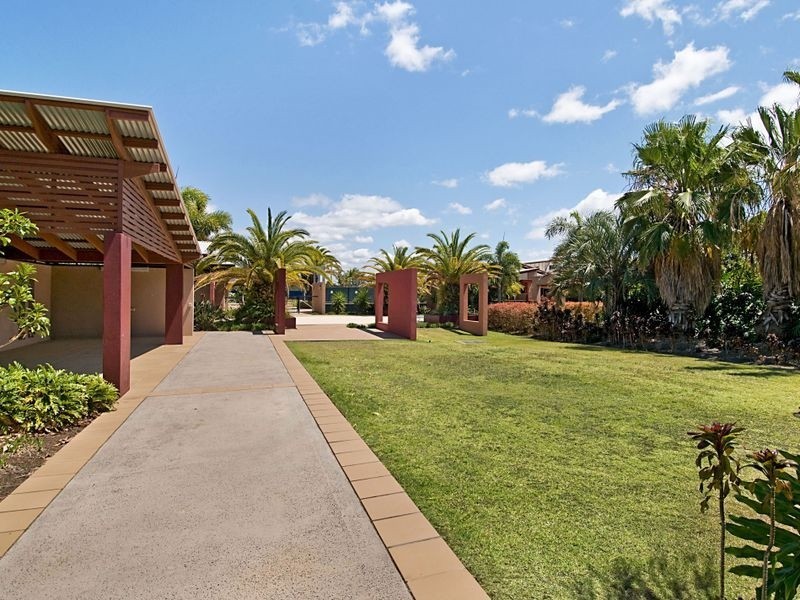 21/Waterfront Place, Sandstone Point QLD 4511