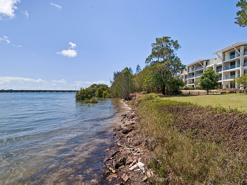 21/Waterfront Place, Sandstone Point QLD 4511