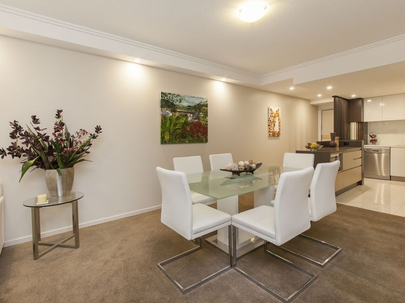 25 VINCENT STREET, Indooroopilly QLD 4068